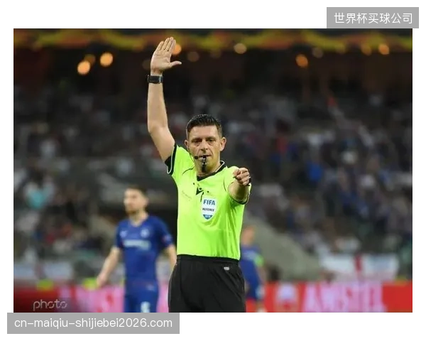 FIFA引入毫米级VAR技术,乔纳森·戴维的鬼魅跑位将面临最严峻考验。 FIFA引入毫米级VAR技术,乔纳森·戴维的鬼魅跑位将面临最严峻考验。